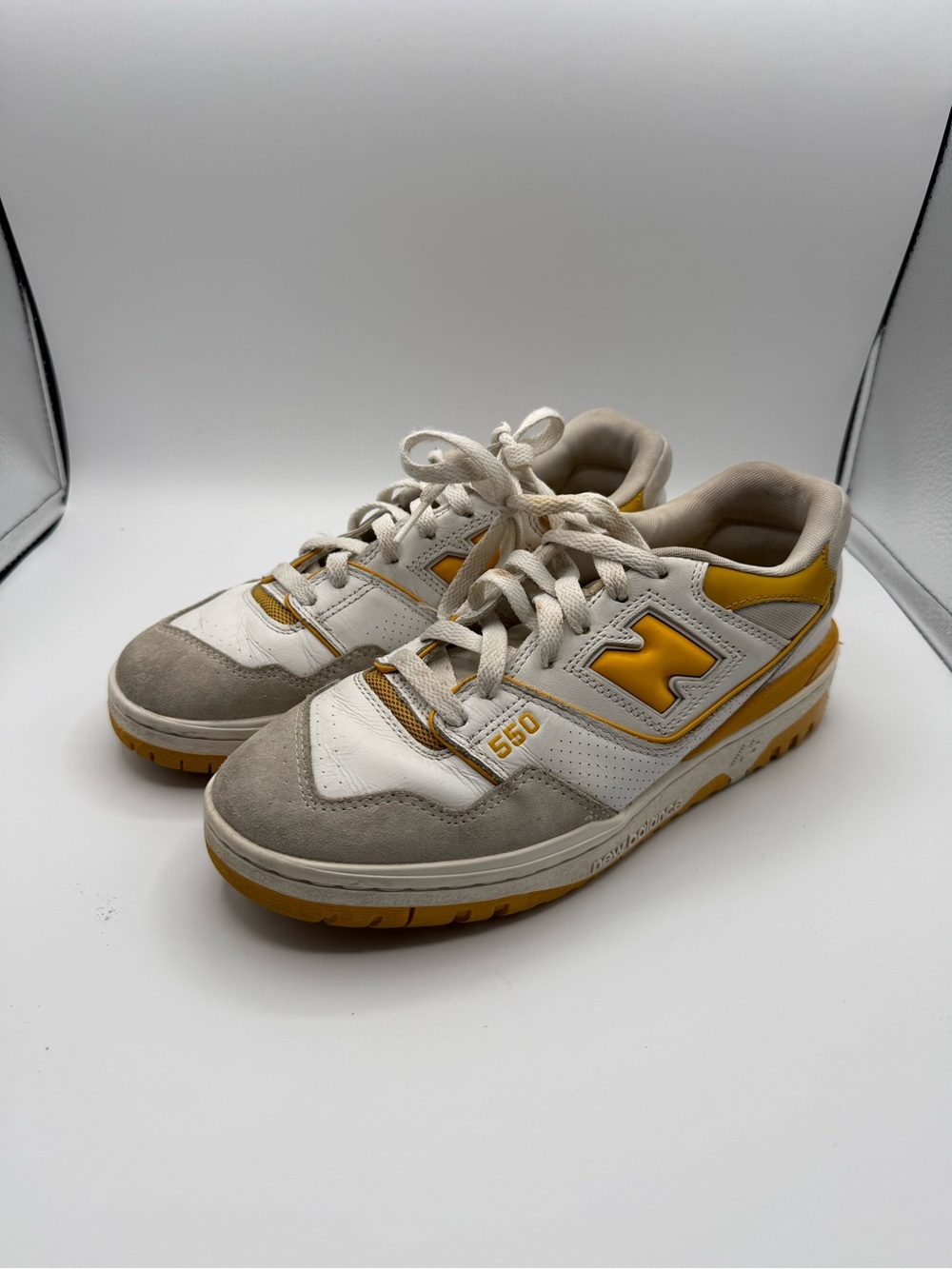 New Balance 550 Sneakers Varsity Gold White Mens Size 7 BB550LA1
